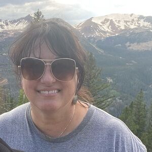 Meet your Posher, Angie